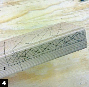 Dobbeltseng med opbevaring: Markér halvdelen af tykkelsen på afstiveren Dobbeltseng med opbevaring: Markér halvdelen af tykkelsen på afstiveren